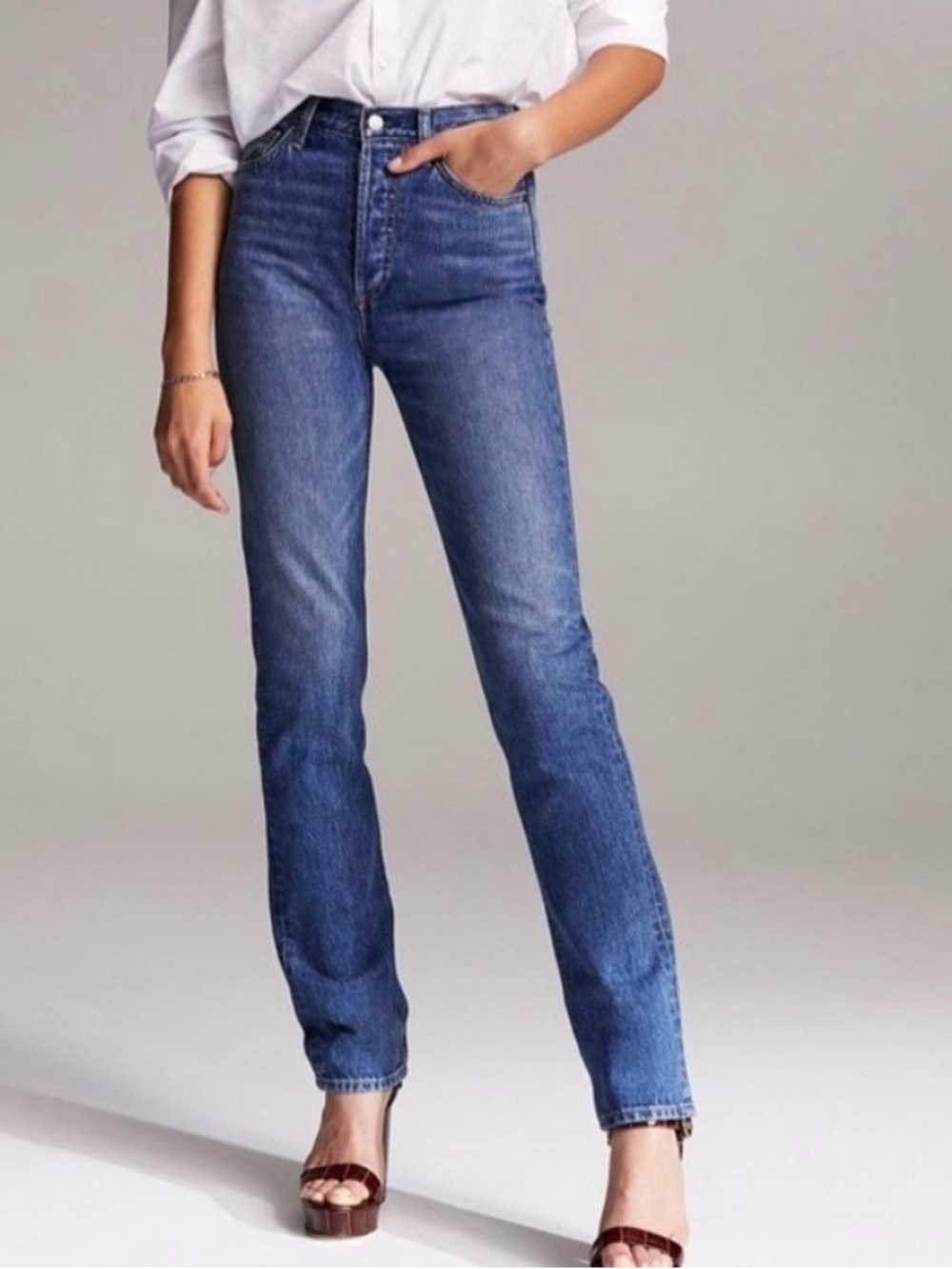 Denim Forum Nina Stovepipe high-rise straight-leg jeans (Aritzia). 💙